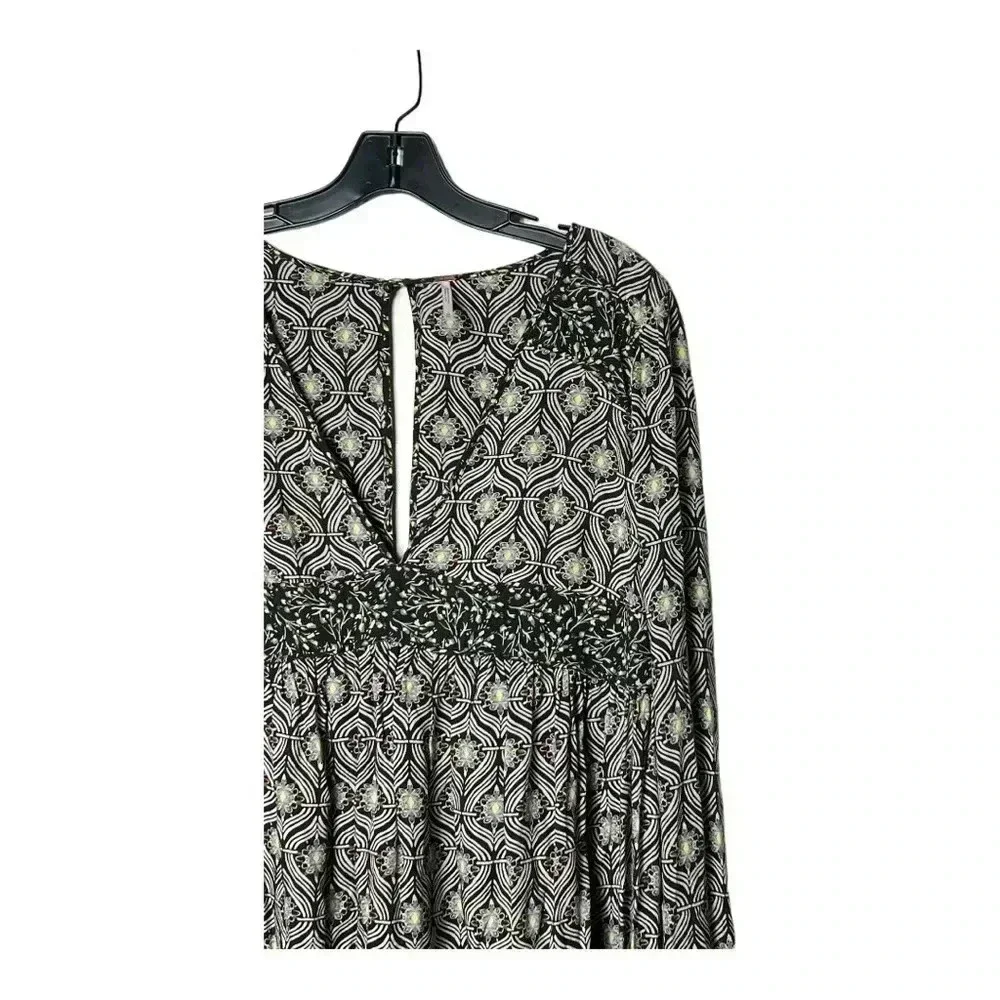 1514. FREE‎ PEOPLE ROLLING HILLS FLARED SLEEVE TOP SIZE XSMALL FLORAL PATTERN